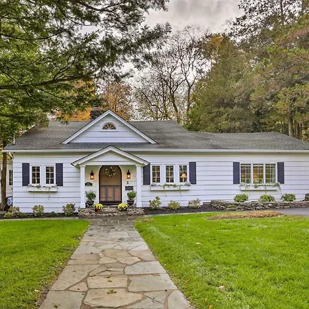 Historic Cornwall-On-Hudson Cottage With Deck!